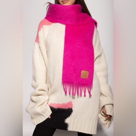 Loewe leather-trimmed fringed mohair-blend scarf in fuchsia pink - Picture 6 of 6